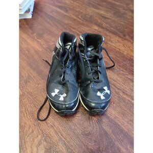 Boys Under Armour Cleats size 5Y